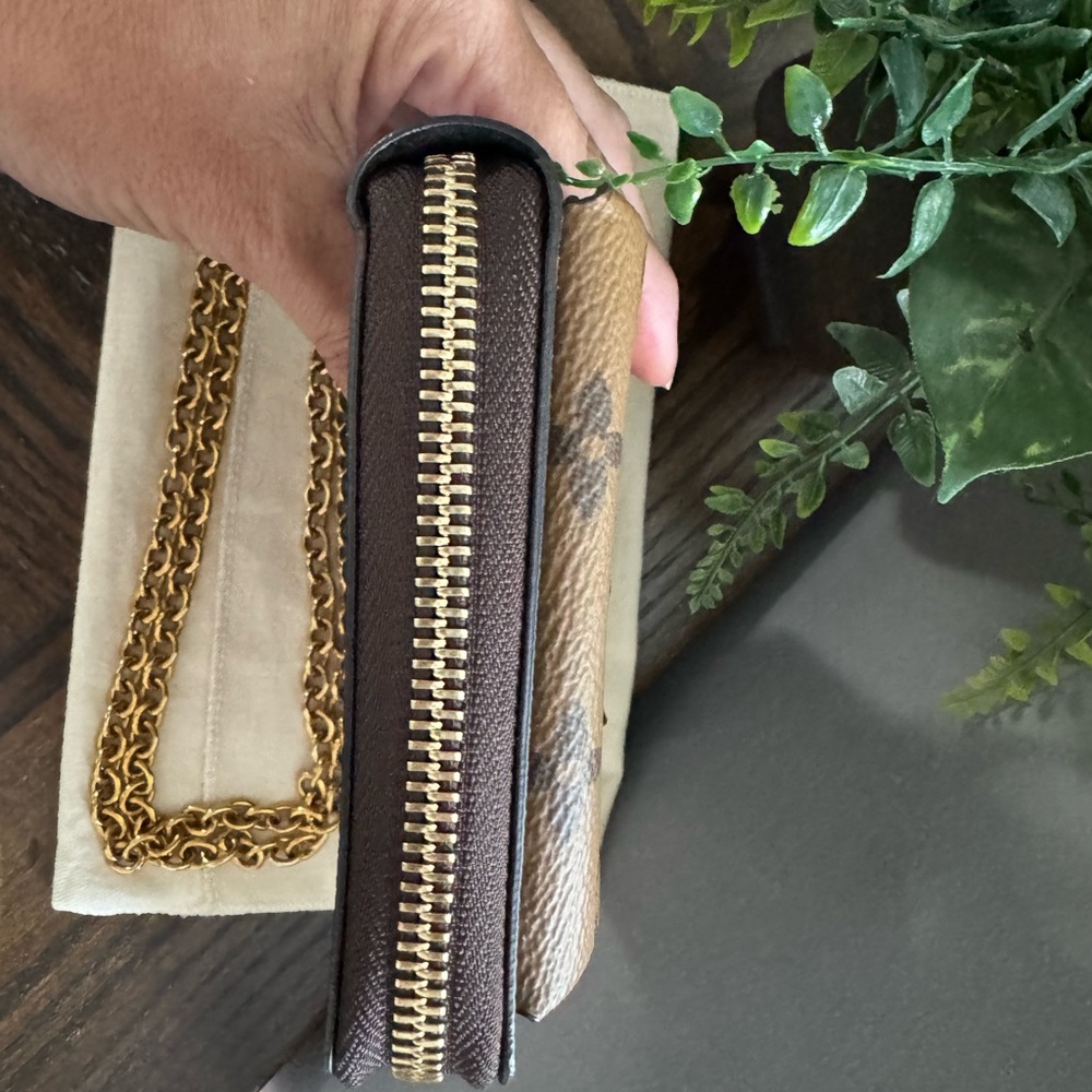 Reverse Monogram Vertical Wallet - on chain - Picture 7 of 14